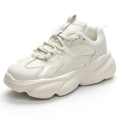 Novi model ženskih tenisica sa vezicama i grubim đonom