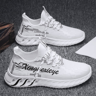 Nyári tornacipők új modellje fűzővel és légkamrával