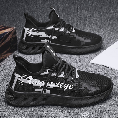 Nyári tornacipők új modellje fűzővel és légkamrával