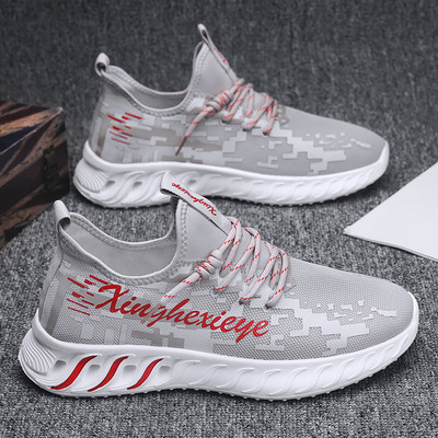 Nyári tornacipők új modellje fűzővel és légkamrával