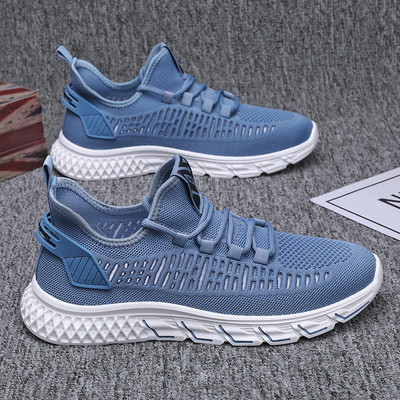 Nyári tornacipők új modellje fűzővel és légkamrával