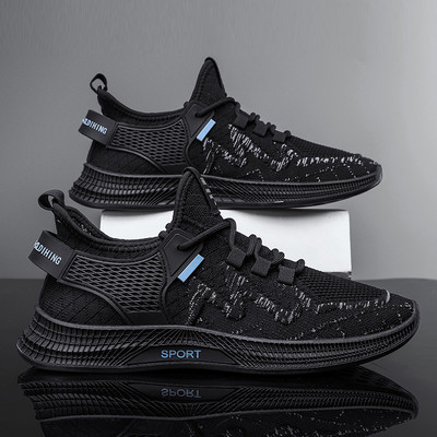 Nyári tornacipők új modellje fűzővel és légkamrával