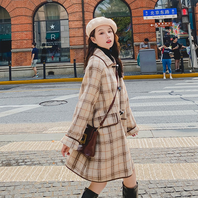 Moderan ženski karirani dugi kaput s džepovima