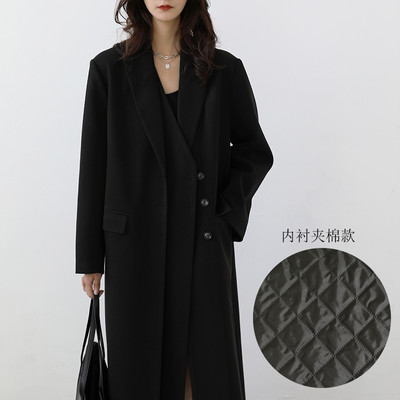 Palton lung de dama modern cu nasturi in bej si negru