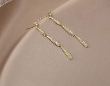 Κομψά γυναικεία μακριά σκουλαρίκια με πέτρες