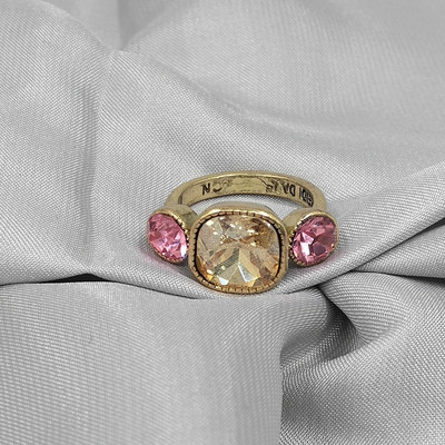 Γυναικείο δαχτυλίδι με χρωματιστές διακοσμητικές πέτρες