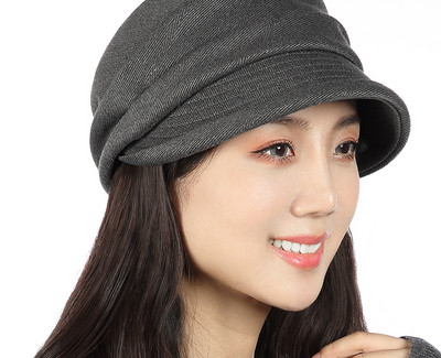 Γυναικείο καπέλο με μεταλλικό στοιχείο