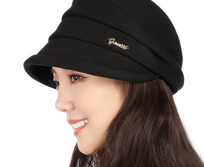 Γυναικείο καπέλο με μεταλλικό στοιχείο