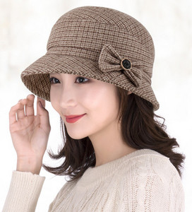 Γυναικείο καπέλο  με κορδέλα και μεταλλικό στοιχείο