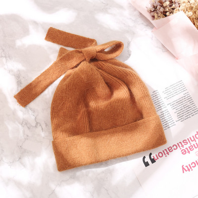 Ženska debela vunena kapa sa trakom