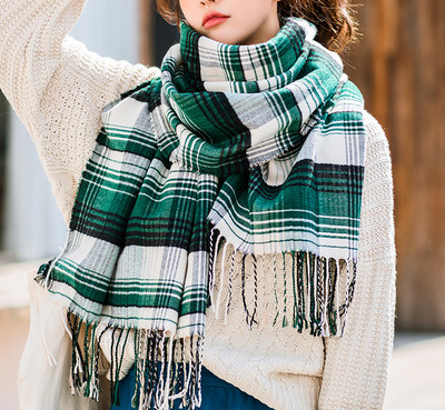 Karirani šal s resama u više boja