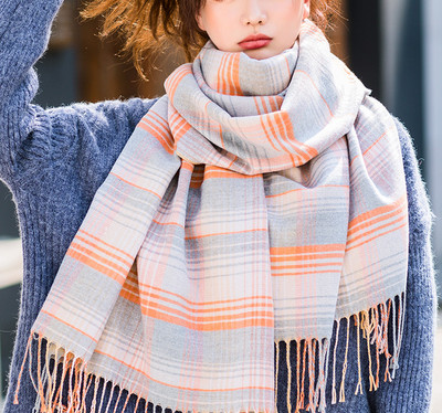 Karirani šal s resama u više boja