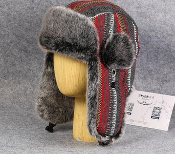 Ανδρικό χειμωνιάτικο καπέλο με πούπουλο σε δύο χρώματα