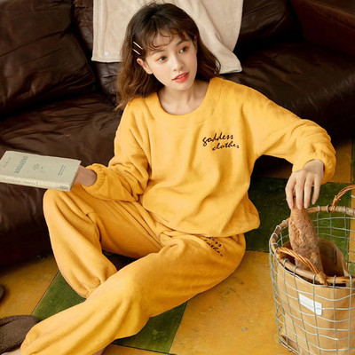 Стилна дамска пижама с бродерия от две части