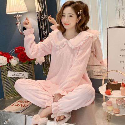 Стилна дамска пижама с бродерия от две части