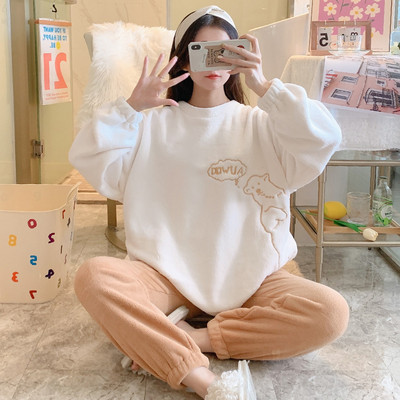 Стилна дамска пижама с бродерия от две части