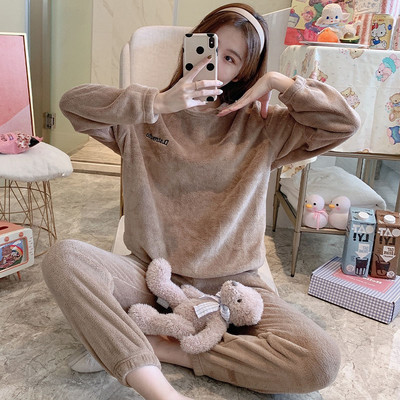 Стилна дамска пижама с бродерия от две части