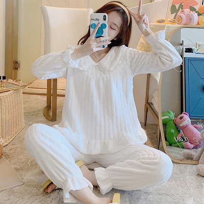 Стилна дамска пижама с бродерия от две части