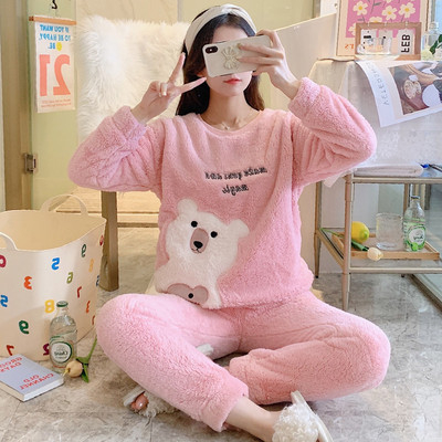 Стилна дамска пижама с бродерия от две части