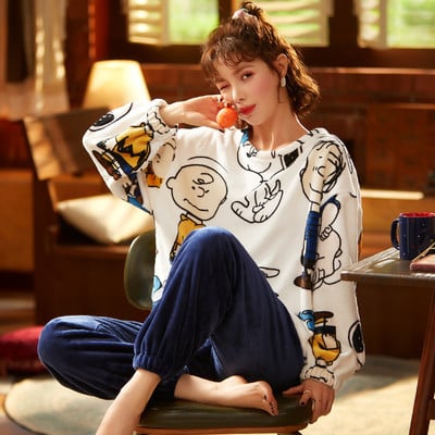 Стилна дамска пижама с бродерия от две части