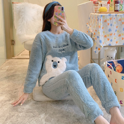 Стилна дамска пижама с бродерия от две части