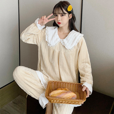 Стилна дамска пижама с бродерия от две части