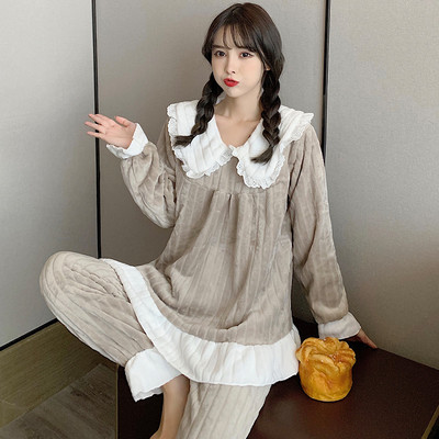 Стилна дамска пижама с бродерия от две части