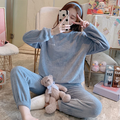 Стилна дамска пижама с бродерия от две части