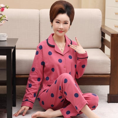 Ženska pidžama iz dva dijela na gumbe