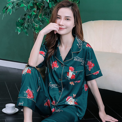 Ženska svilena pidžama iz dva dijela na gumbe