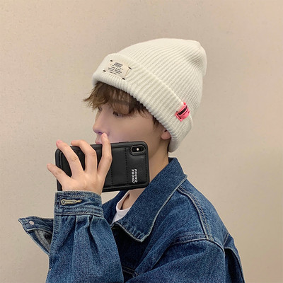 Muška pletena kapa s amblemom siva, crna i bijela