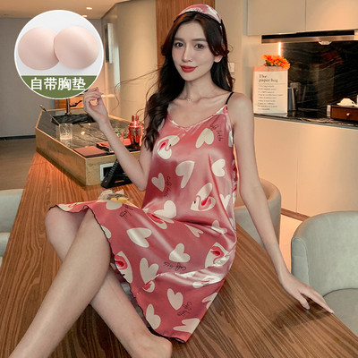 Дамска нощница или пижама с апликация