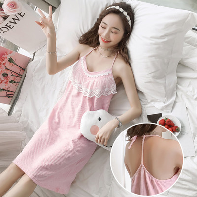 Moderna ženska spavaćica sa kratkim modelom od čipke