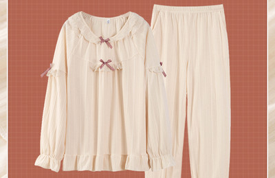 Дамска пижама с дълъг ръкав и къдри