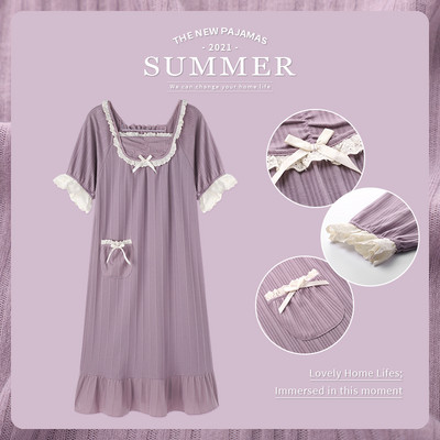 Moderna ženska spavaćica s četvrtastim izrezom i čipkom