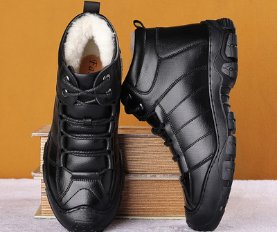 Αθλητικά χειμερινά παπούτσια με ζεστή φόδρα - μαύρο και μπλε χρώμα