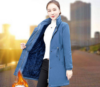 Új modell női téli kabát kapucnival és meleg béléssel