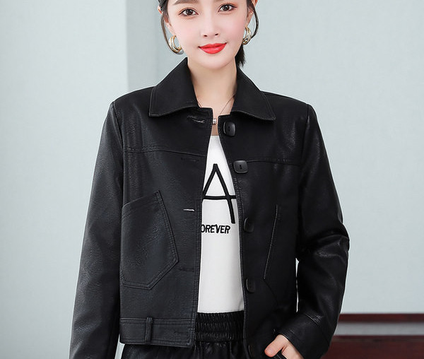 Új modellű női őszi kabát, szögletes gombokkal