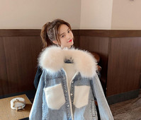 Jachetă de damă din denim cu puf ecologic și închidere cu nasturi