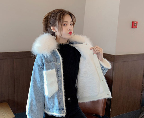 Jachetă de damă din denim cu puf ecologic și închidere cu nasturi