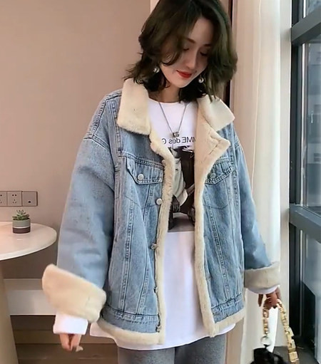 Jachetă modernă de denim de damă cu căptușeală din puf