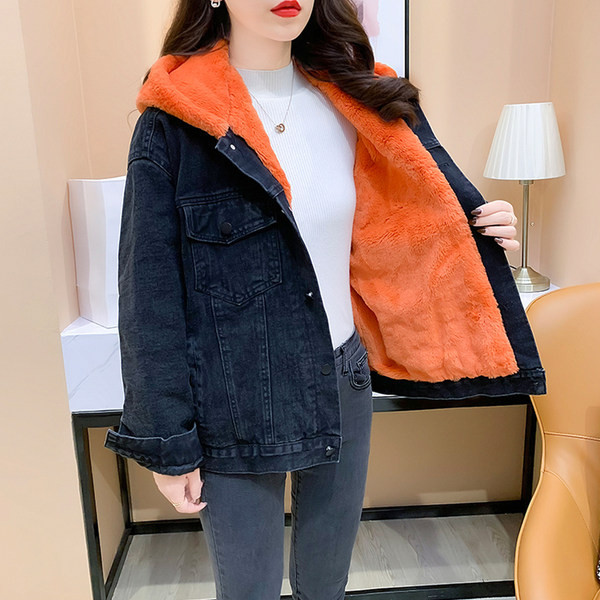 Női farmerdzseki meleg béléssel, hátoldalán felirattal