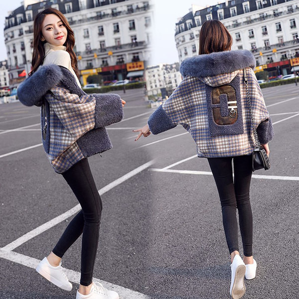 Jachetă de damă scurtă în carouri cu puf