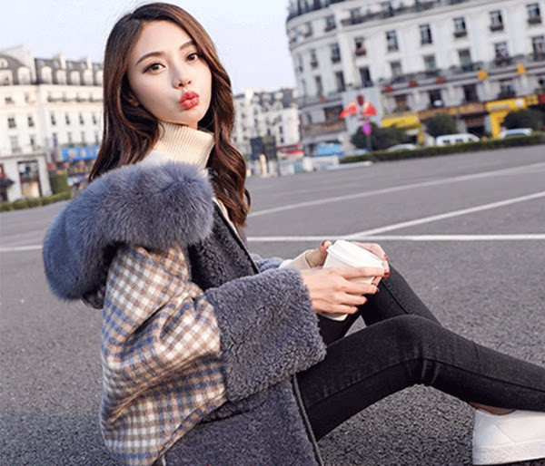 Geaca de iarna de dama model nou cu gluga si maneci largi