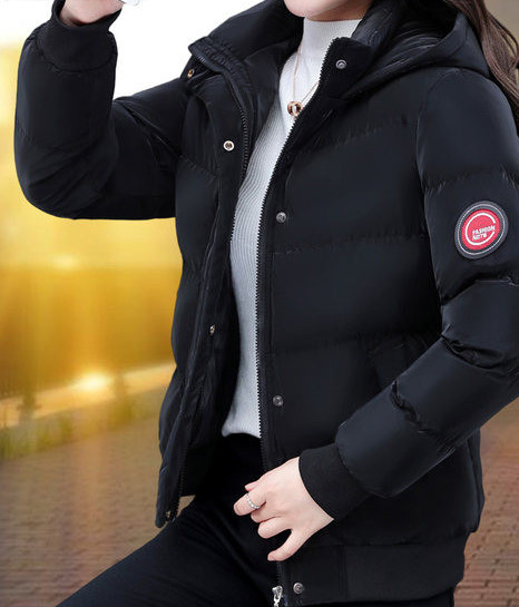 Napi női téli kabát emblémával