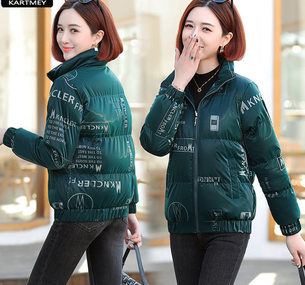 Rövid gyermekkabát felirattal