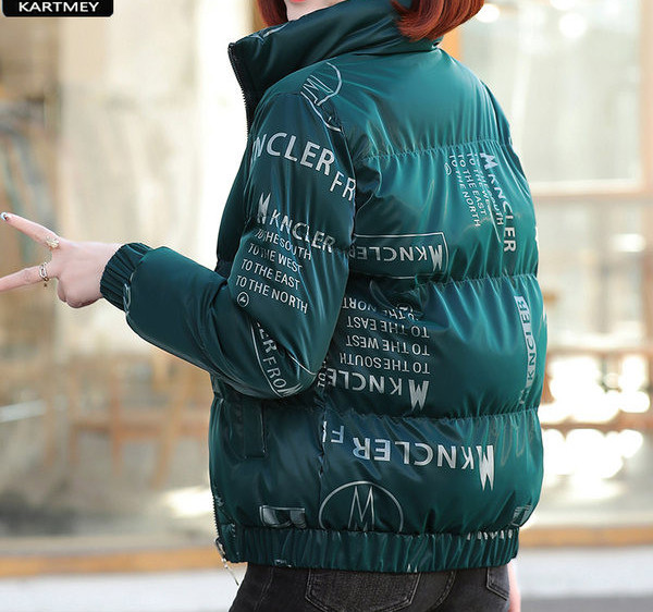 Rövid gyermekkabát felirattal