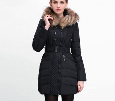 Közepes hosszúságú téli kabát és deréköv