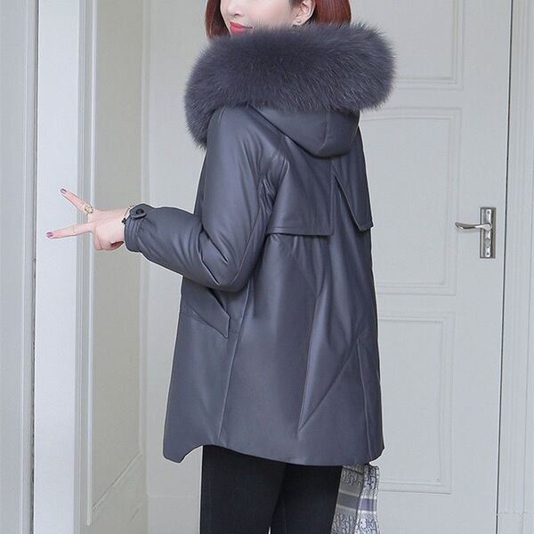 Modern gyerekkabát, fekete és szürke tollgallérral