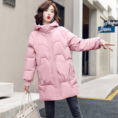 Női téli kabát kapucnival és zsebekkel